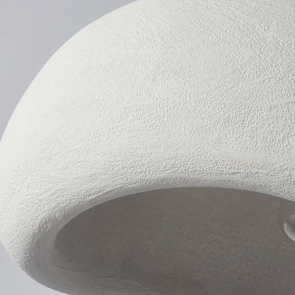 Éclairage lustre contemporain beige ambiance chaleureuse moderne