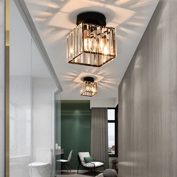 Plafonnier industriel vintage en verre suspendu dans un salon loft