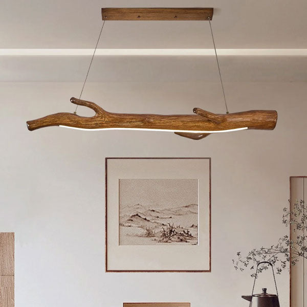 Lustre suspendu en poutre de bois et résine, design naturel