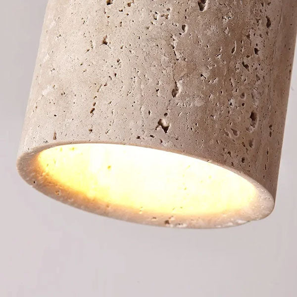 Vue rapprochée du plafonnier design en pierre naturelle