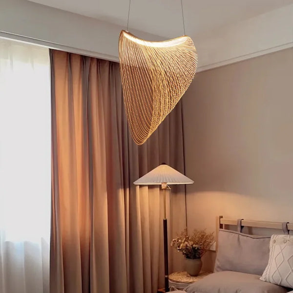 Lustre bois minimaliste raffiné éclairage moderne épuré
