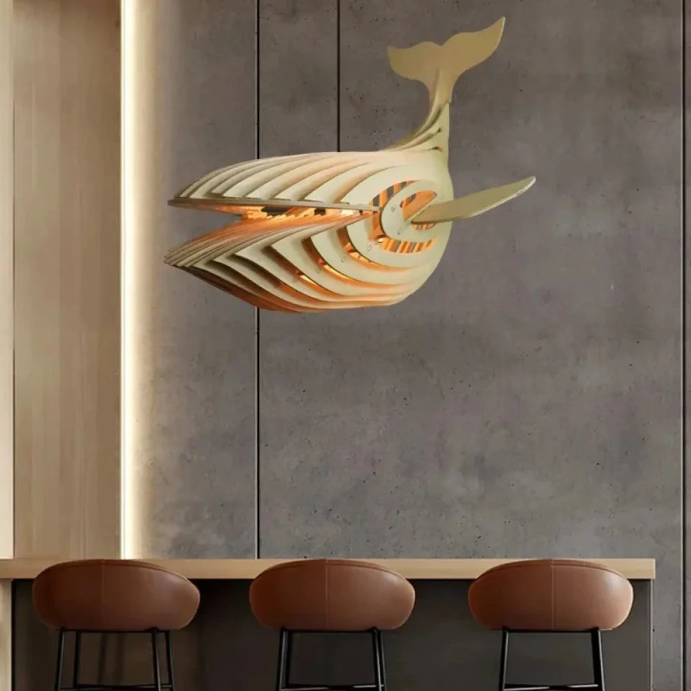 Lustre bois lamelles sculpté forme baleine beige