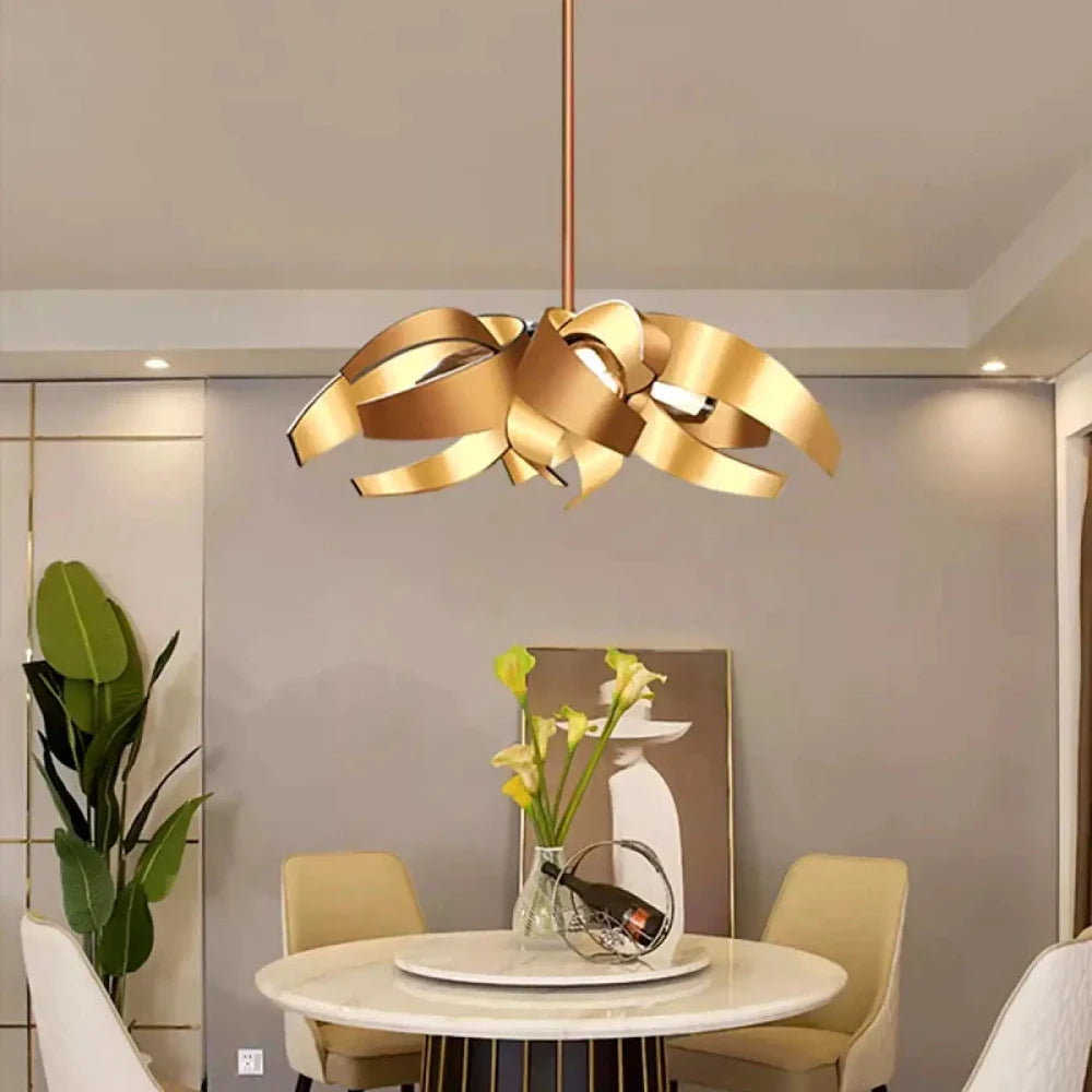 Lustre salon suspension couronne dorée vue de dessous diamètre 85 cm