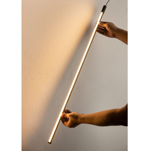 Lustre salon moderne barre suspendue blanc chaud éclairage cosy