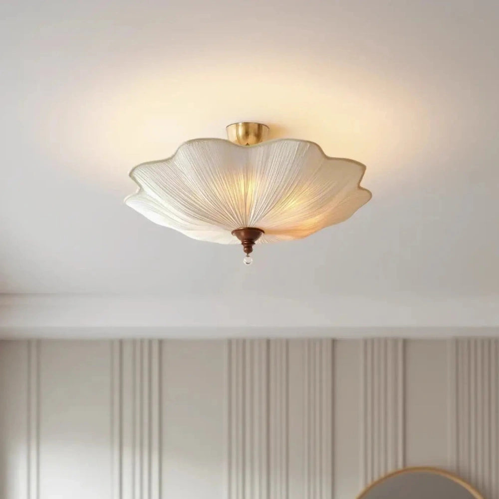 Plafonnier lotus tissu blanc laiton doré organique
