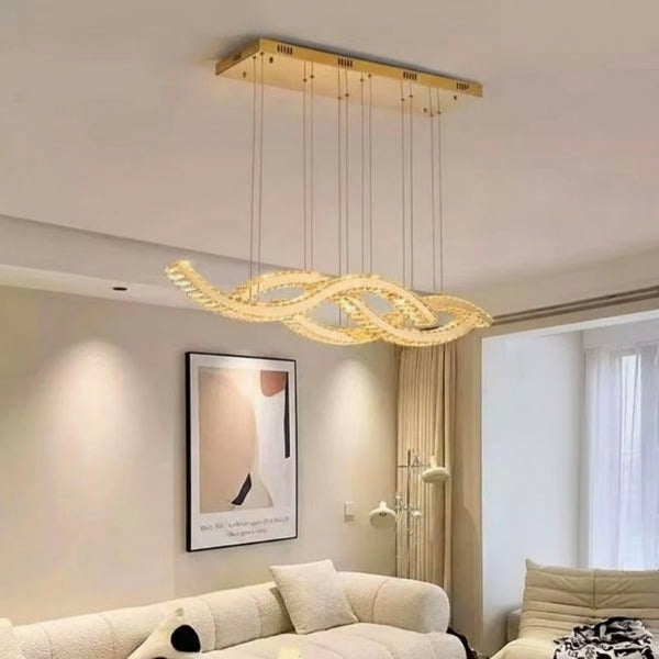 Chandelier salon cristal fastueux prestige doré éclairage magnificence éclatante.