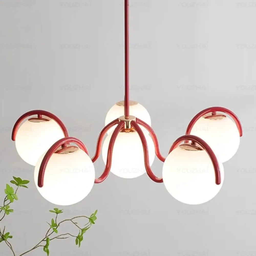 Détail globe opale et bras courbe lustre salon