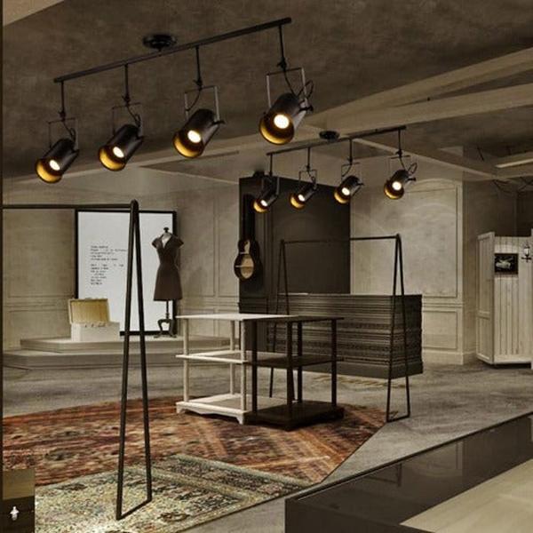 Lustre salon industriel spot lumineux éclairage focalisé design authentique