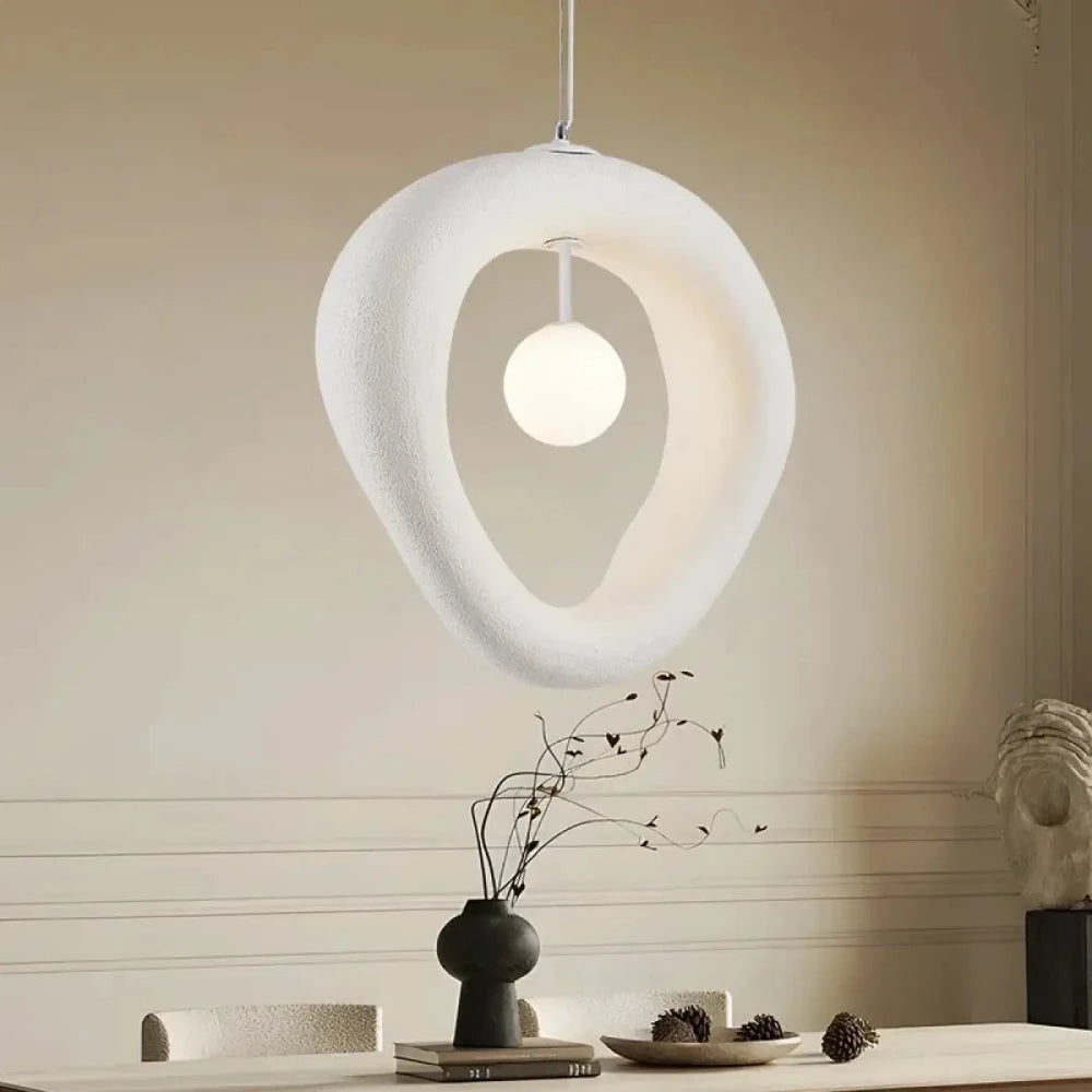 Lustre suspension globe acrylique anneau métal blanc plafond salon