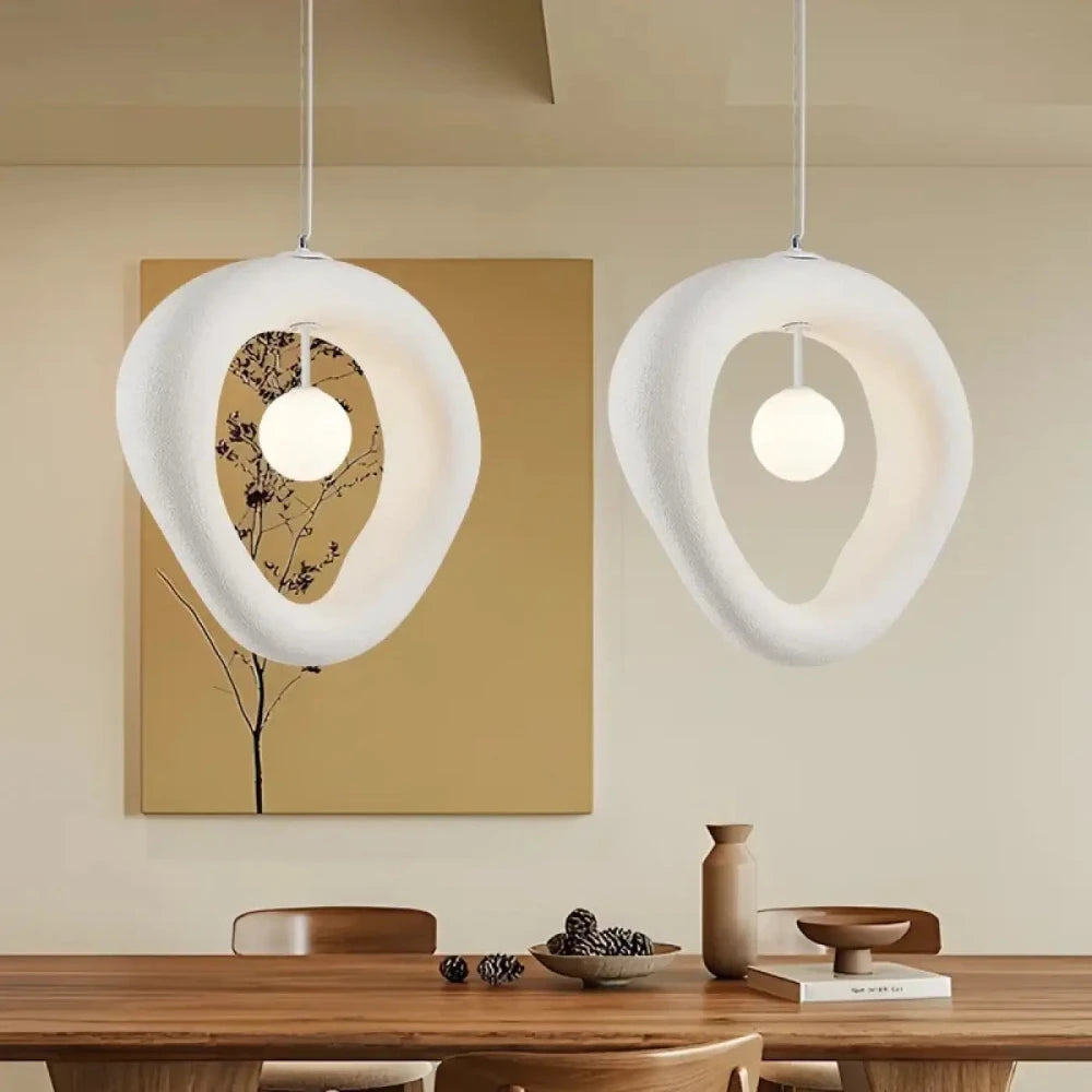 Lustre salon suspension globe acrylique deux tailles ambiance lumière chaleureuse
