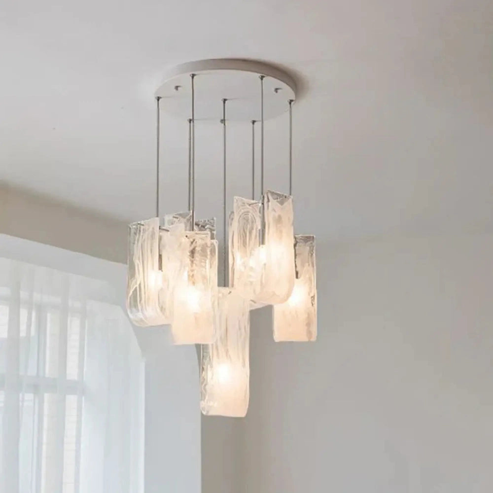 Lustre suspension tubes verre givré cascade structure métal blanc fond neutre