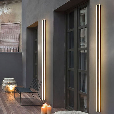 Applique murale LED extérieur avec finition noire élégante