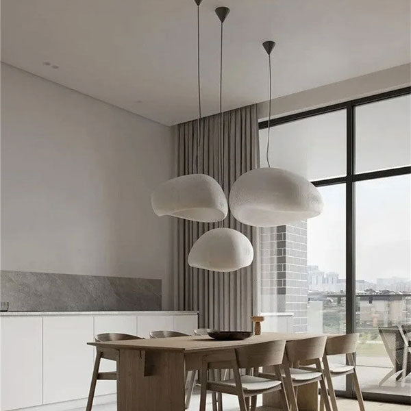 Vue globale du lustre beige cosy dans une salle à manger
