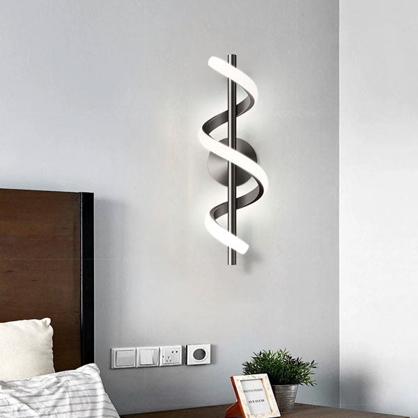 Applique murale LED minimaliste sur un mur blanc épuré