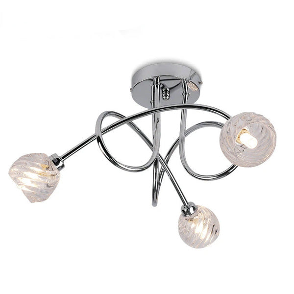 Plafonnier style industriel couleur argent avec pampilles en cristal transparent dans un salon moderne.