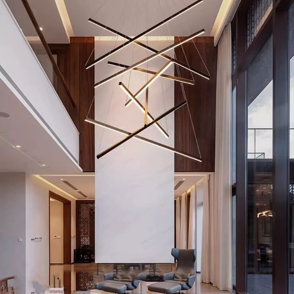 Chandelier tendance salon ajustable jais brillant architecture linéaire.