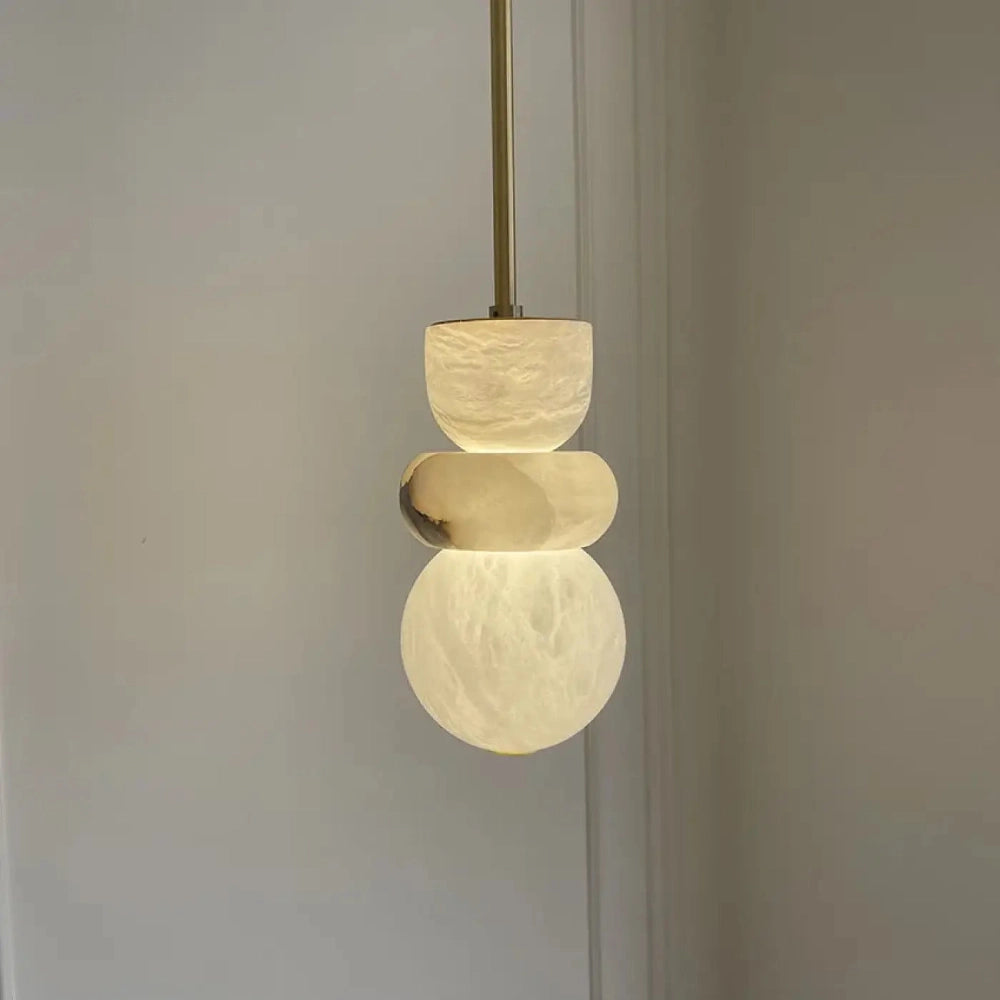 Lustre Albatre Galet Empile Laiton Design