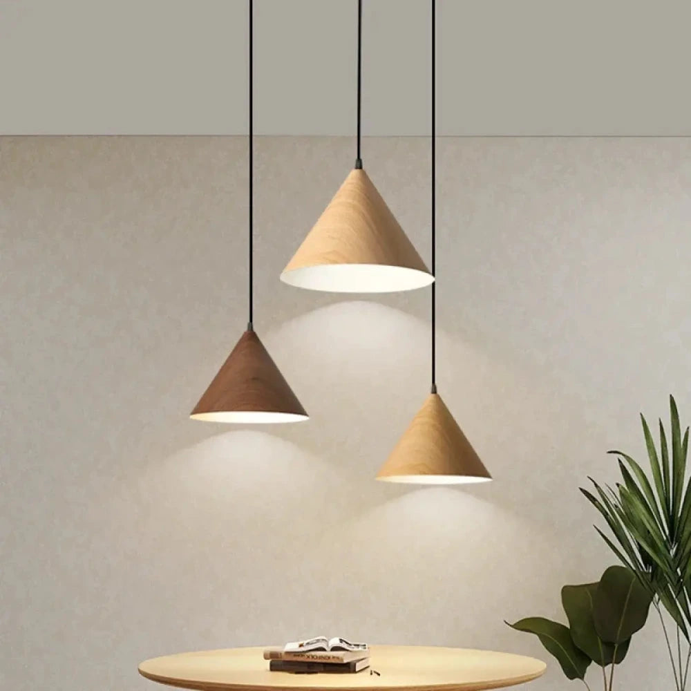 Lustre suspension cône acrylique finition bois beige