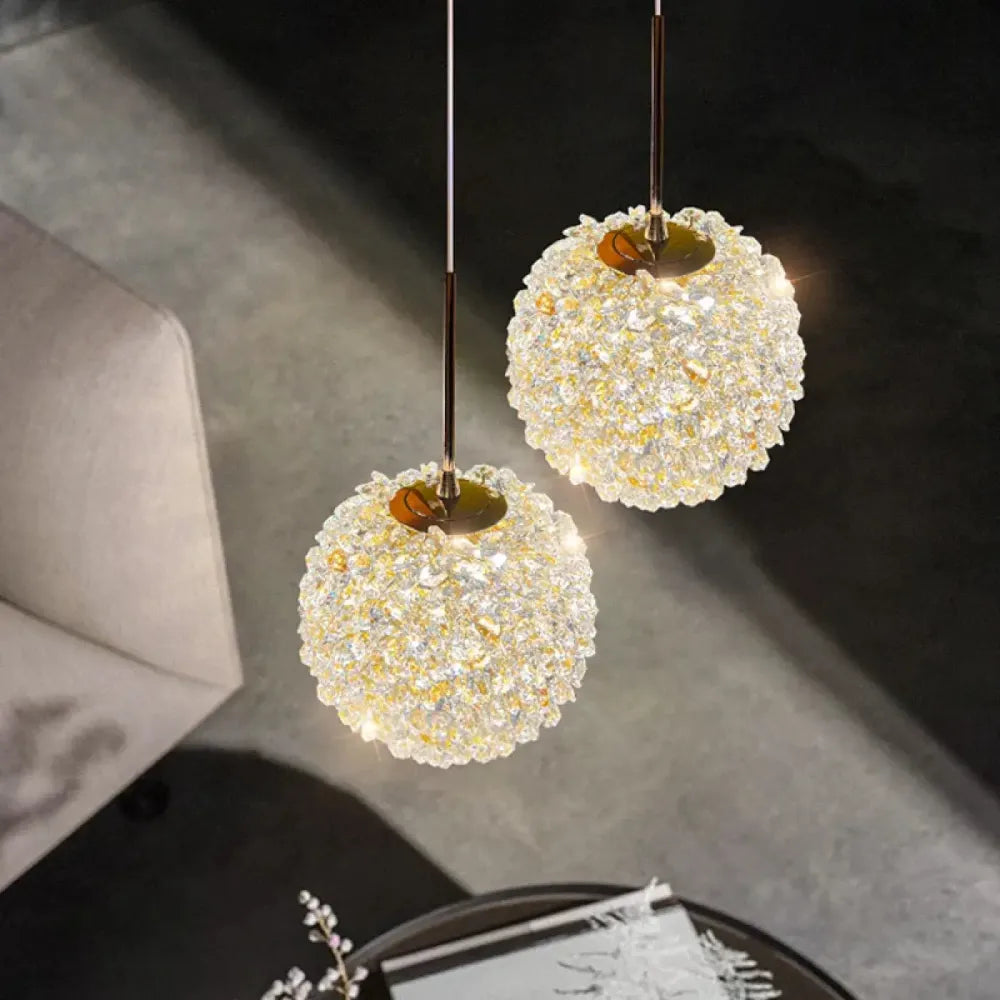 Lustre boule cristal texturée dorée suspension salon