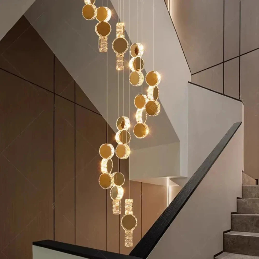 Lustre Cristal Cascade Dore Escalier