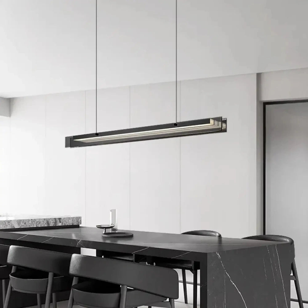 Détail finition chrome et diffuseur acrylique lustre linéaire gris