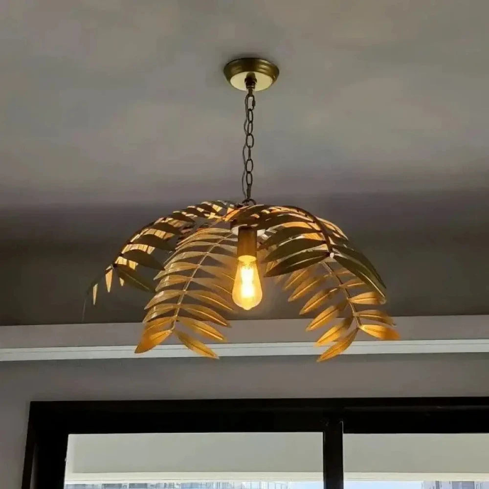Lustre métal doré forme palmier tropical design suspension salon