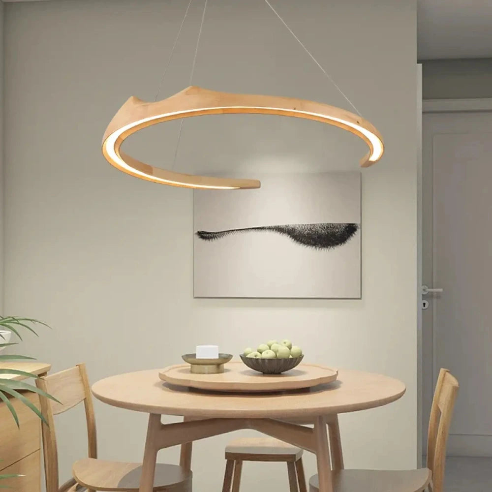 Détail texture bois noyer anneau luminaire naturel chaud