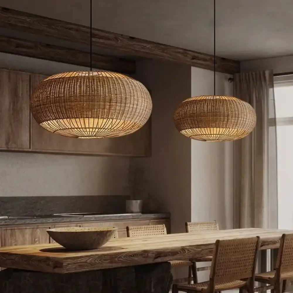 Détail tressage rotin ovale japandi brun naturel avec ampoule LED blanc chaud