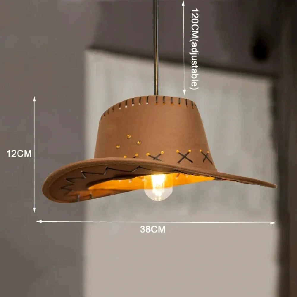 Détail armature métal lustre salon chapeau western coloris brun