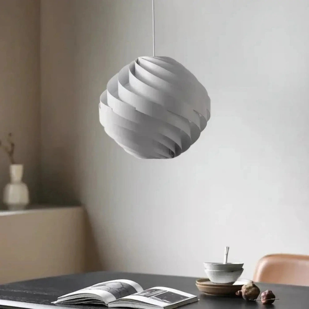 Lustre globe spirale blanc lamelles métal acrylique suspension salon