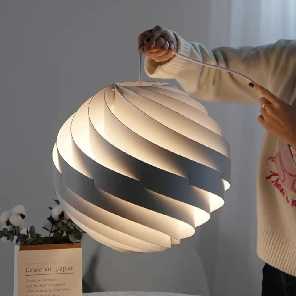 Lustre Salon Globe Spirale Blanc Lamelles