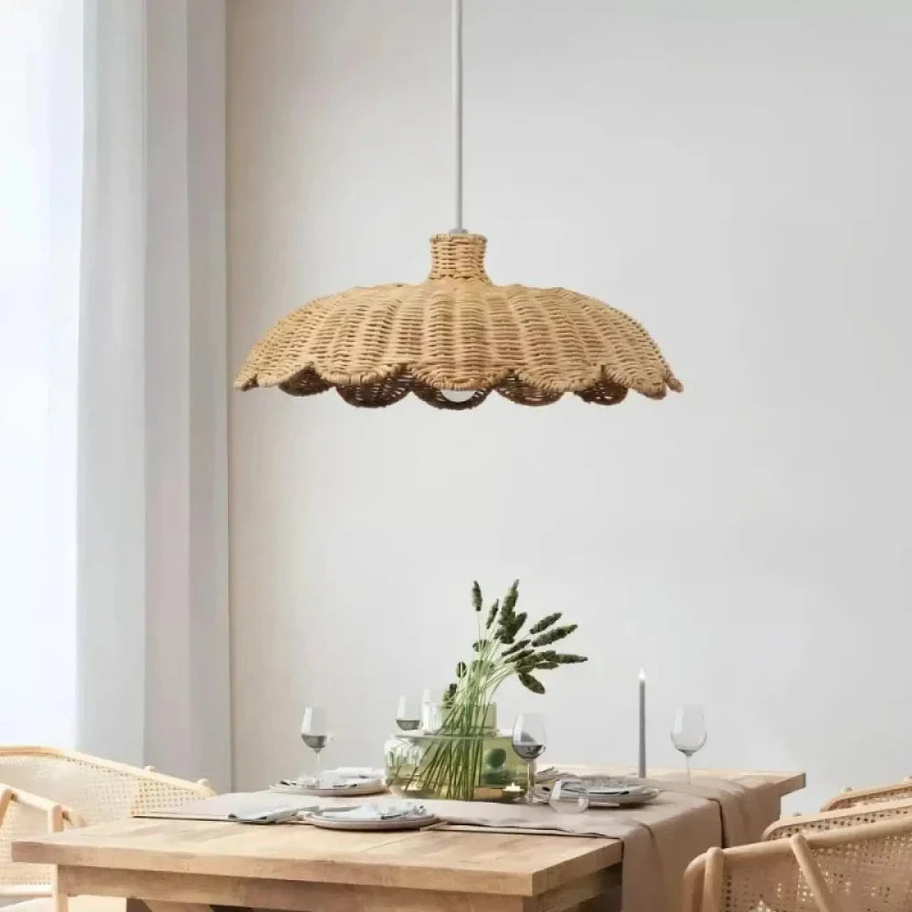 Lustre suspension chapeau rotin plat festonné naturel