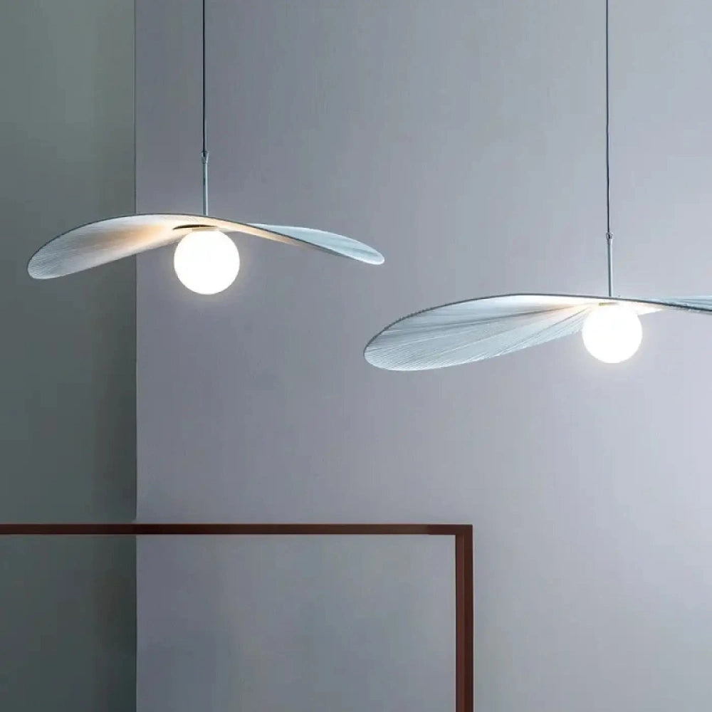 Vue de dessous du lustre chapeau plissé blanc style japonais