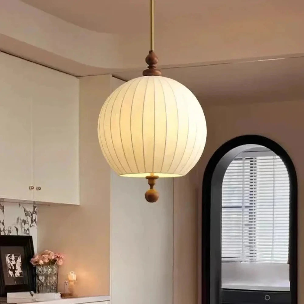 Lustre globe tissu blanc noyer laiton style japonais wabi-sabi suspension salon