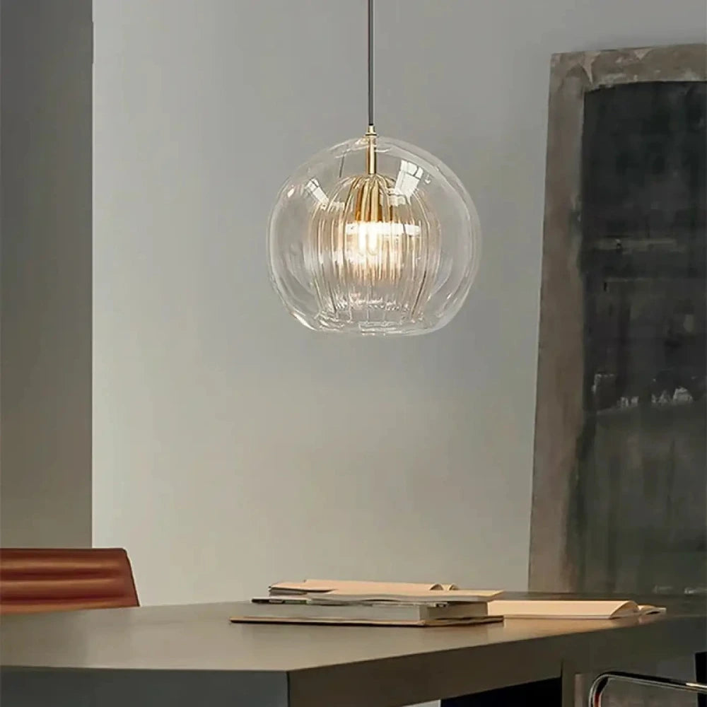 Lustre globe verre strié laiton doré suspension