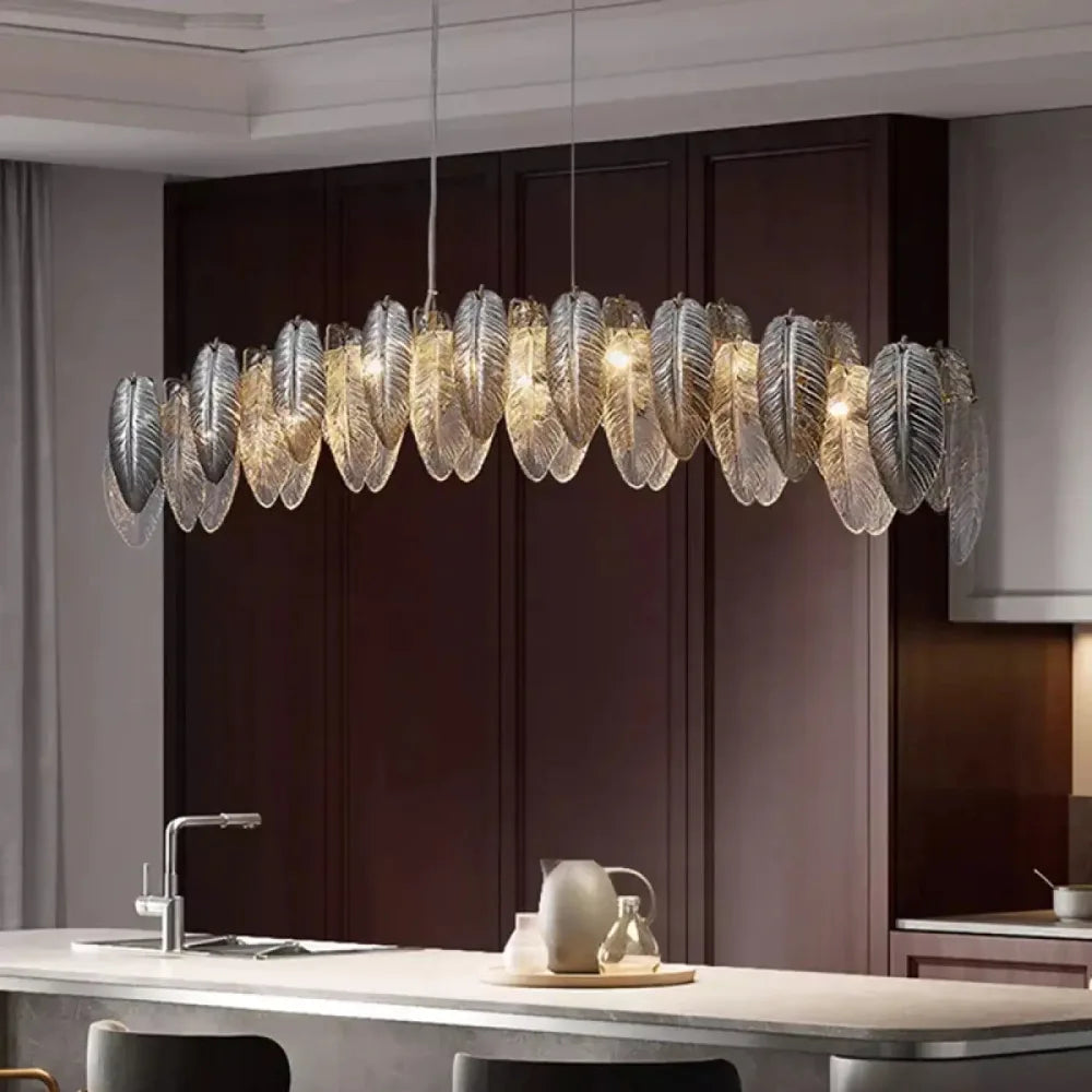 Détail diffuseur verre soufflé plumes fumé lustre linéaire