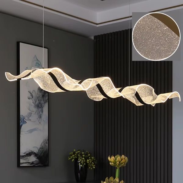 Suspension mas provençal éclairage cristallin salon résidence luxueuse.